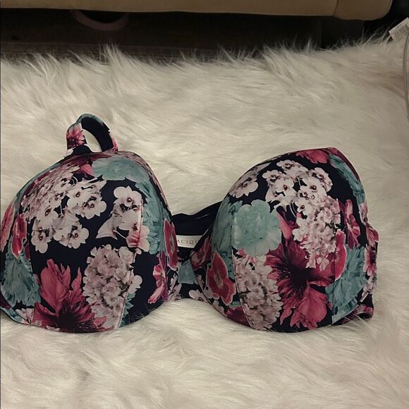 Cacique Other - Brand new Cacique 50DD floral bras